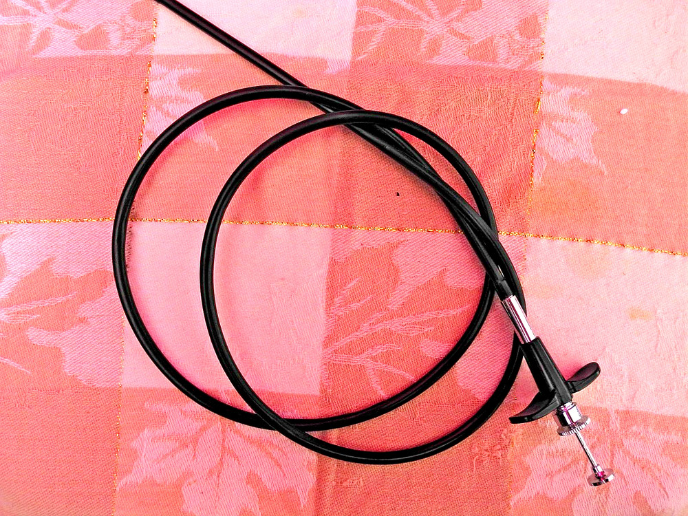 36" Locking Cable Release for Analogue cameras. Excellent condition