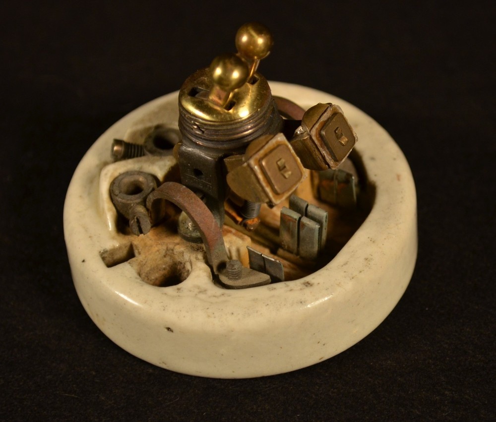 BRASS & CERAMIC VICTORIAN JELLY MOLD TOGGLE LIGHT SWITCH