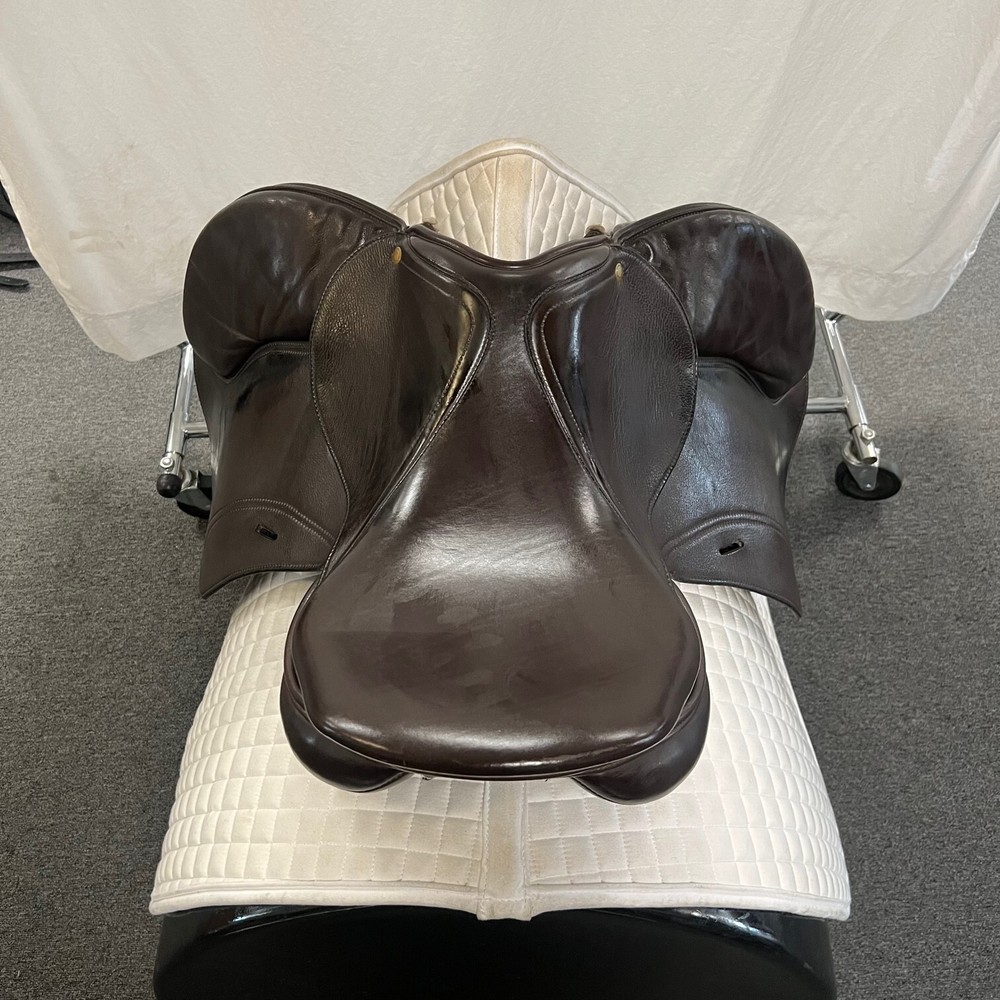 Used Schleese Eagle- Size 17.5" Jump Saddle Brown