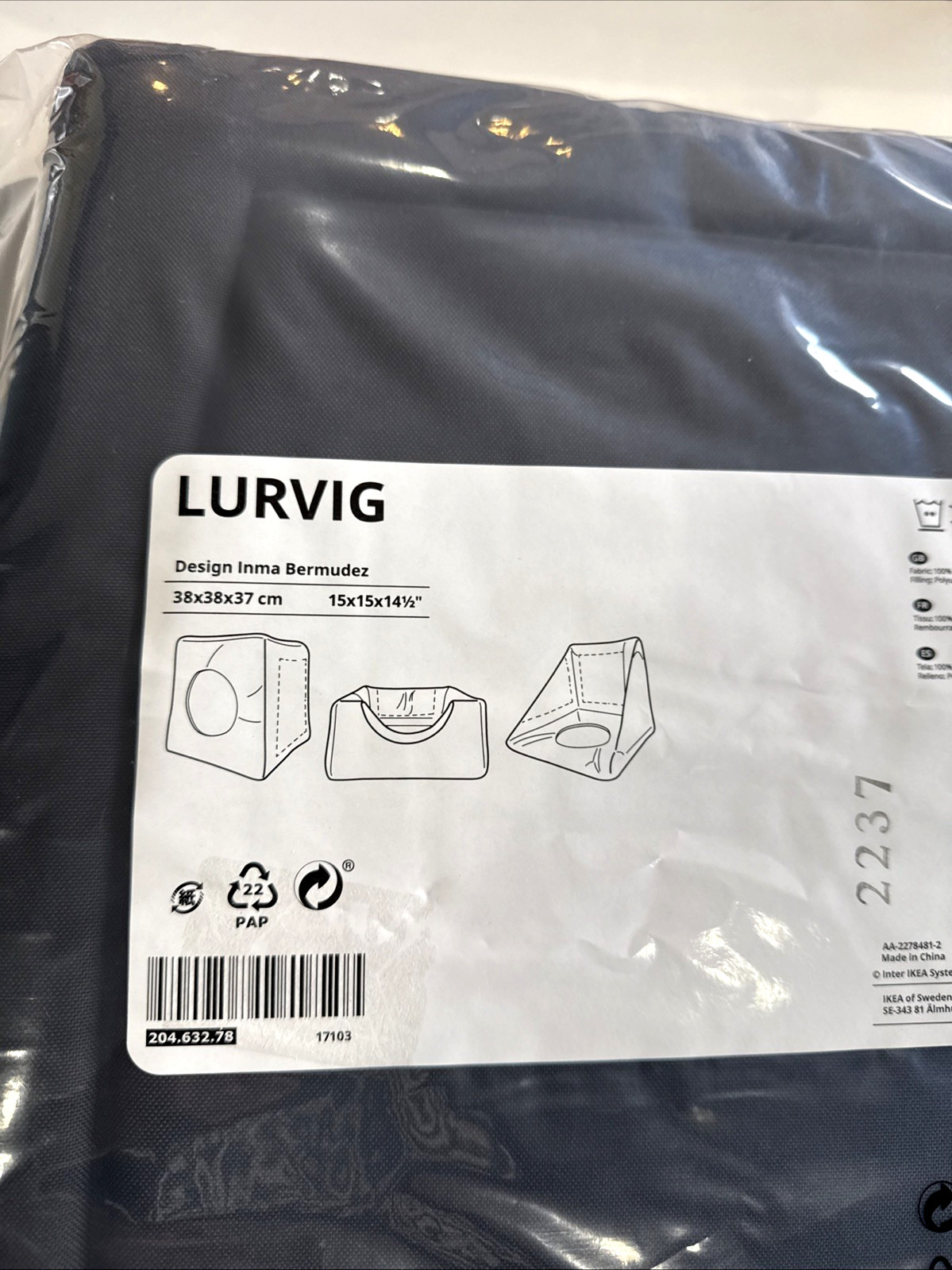 Ikea LURVIG Cat bed/house, black/white 15x15x14 1/2 " 204.632.78 NEW