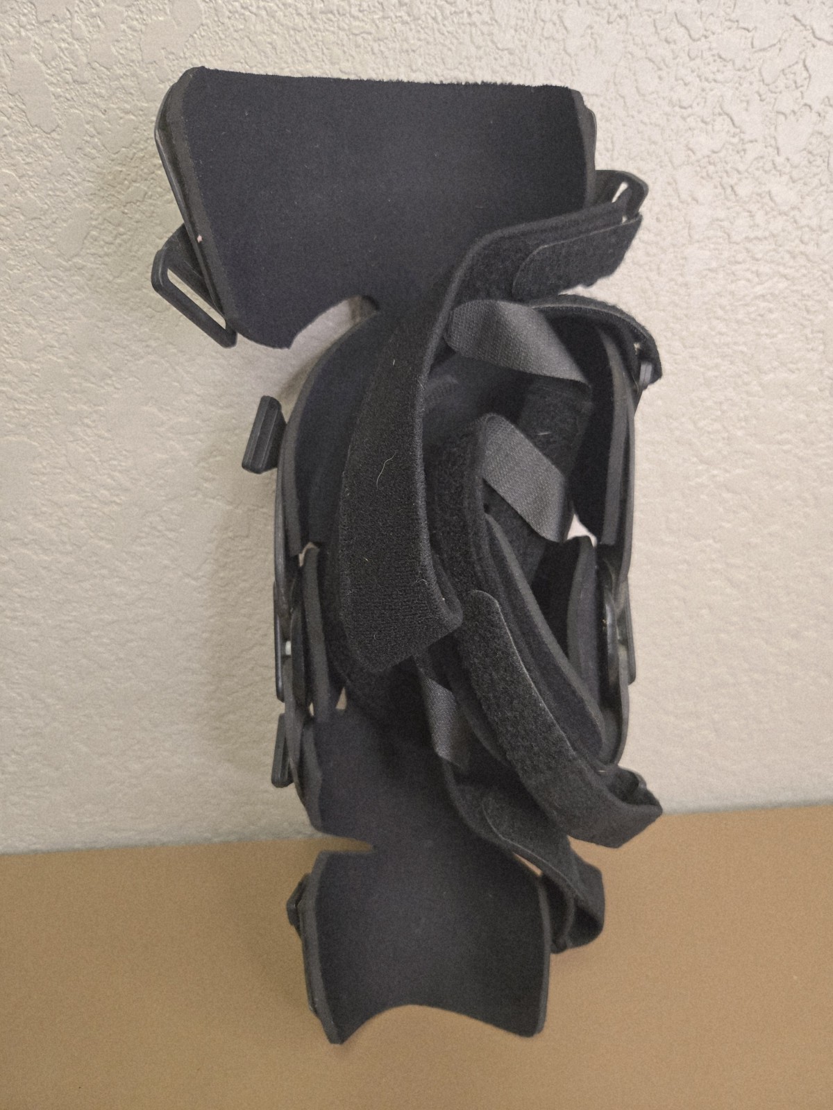 Asterisk Carbon Cell 1. left Knee. Slimmest, Lightest Knee Brace size Large