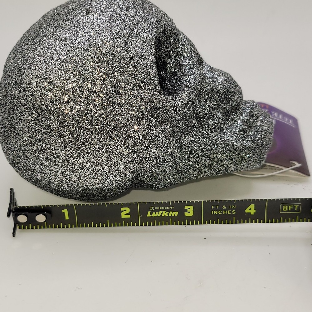 Light-up LED Skull Styrofoam ~ clip on black bat ~ untested
