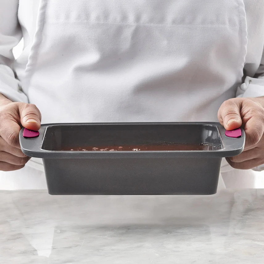 Trudeau Square Cake Pan Fuchsia