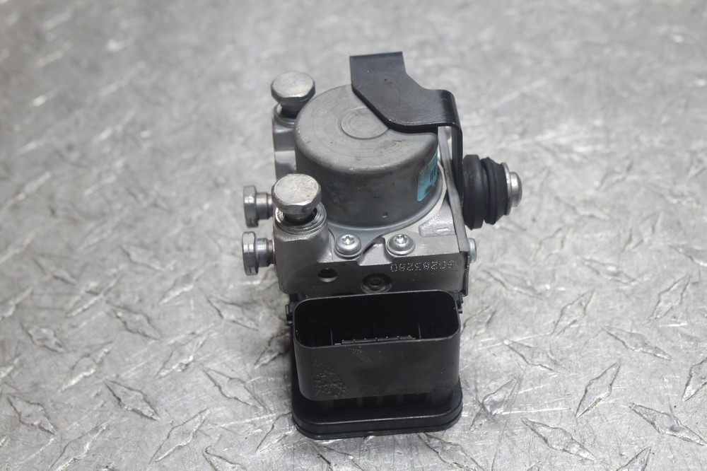 2016 TRIUMPH SPEED TRIPLE S ABS PUMP UNIT MODULE COMPUTER T2027109