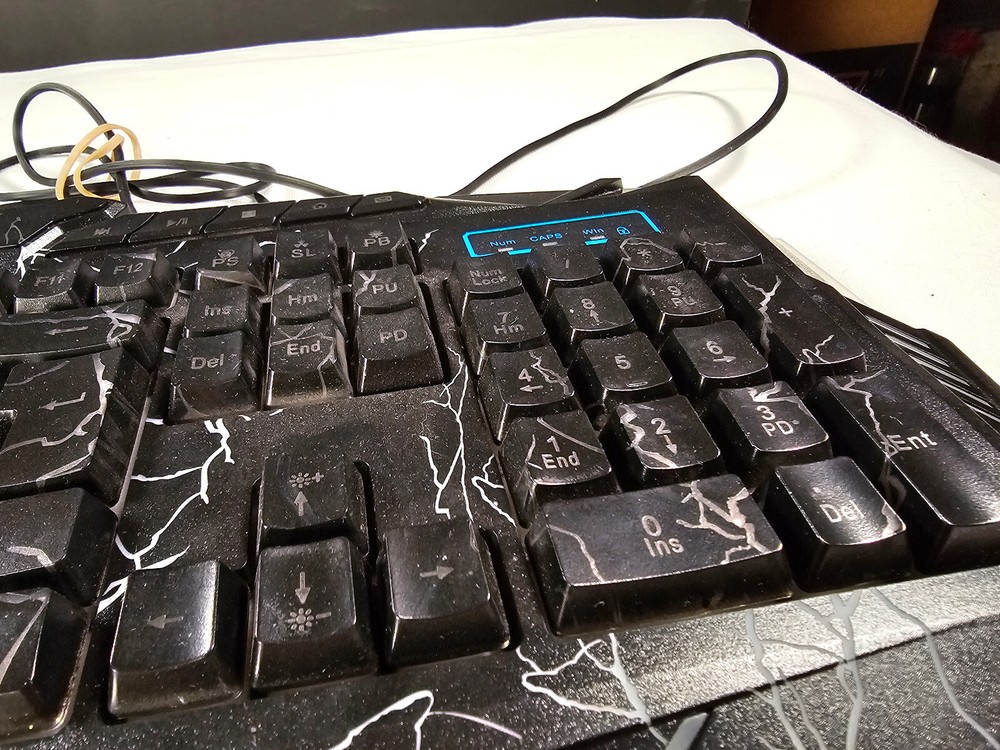 gaming keyboard with red lightning glow READ DESCRIPTION | Used