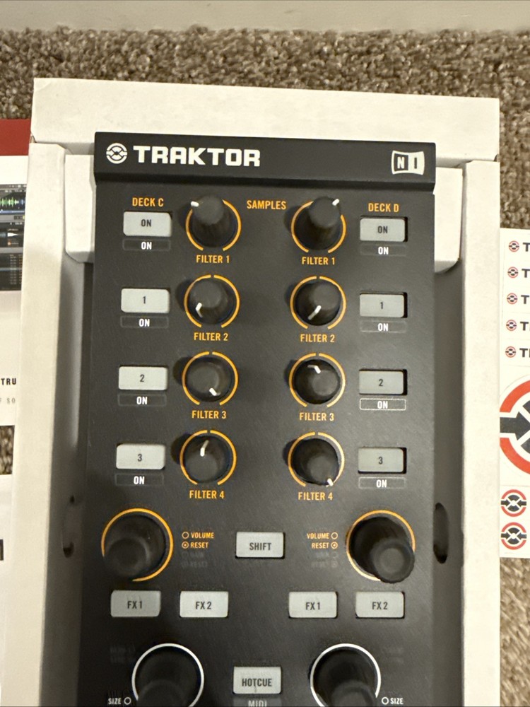 Native Instruments TRAKTOR KONTROL X1 DJ Controller Mixer Effector Looper