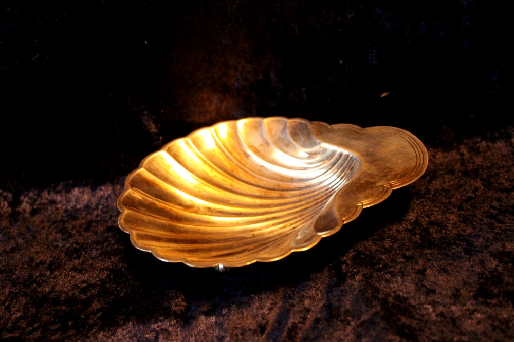 Vintage International Silver Company #676 Footer Clam Shell Dish 6"
