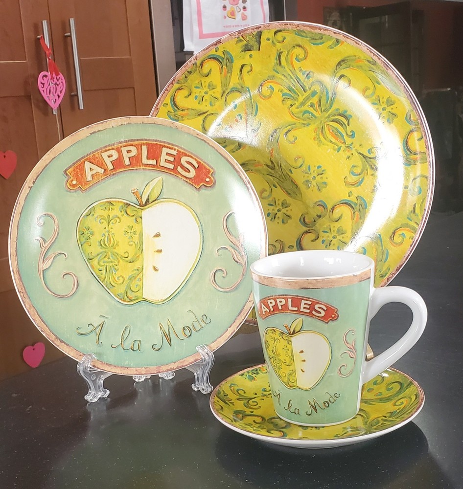 One) Vintage Oneida Ala Mode Collection 4pc Place Setting ~Apples~