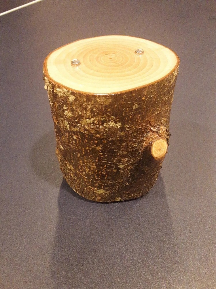 MAGNETIC KNIFE DISPLAY STAND, SOLID PEAR WOOD