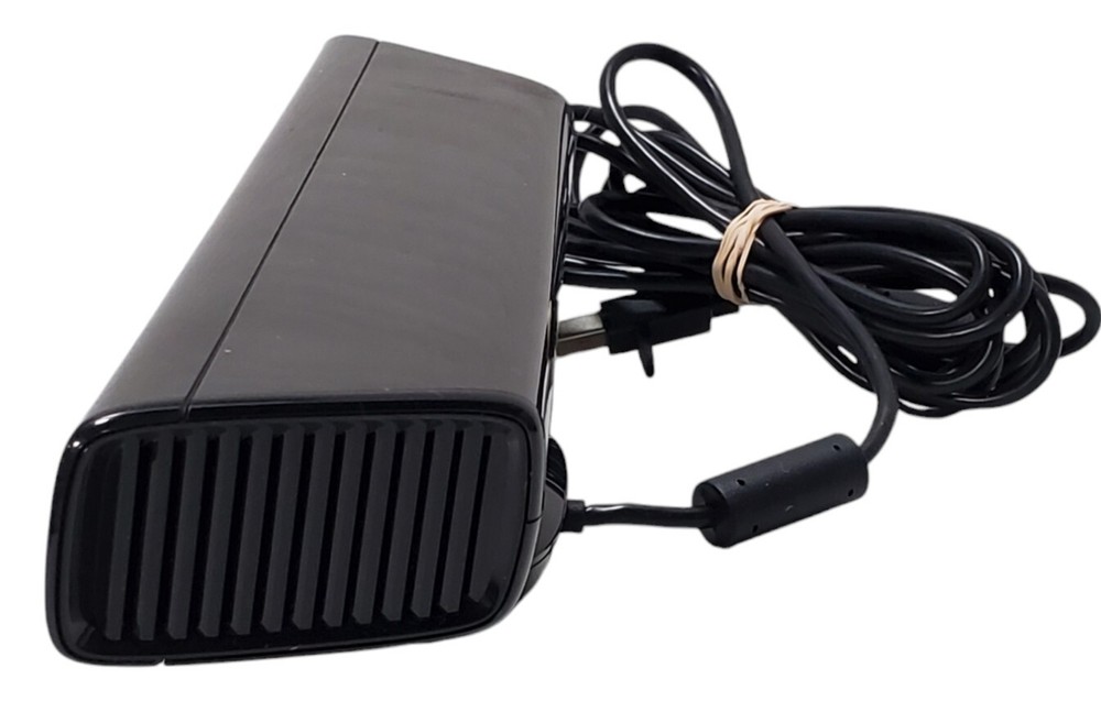 Xbox 360 Kinect Sensor Camera Bundle with Kinect Adventures Complete In Box CIB