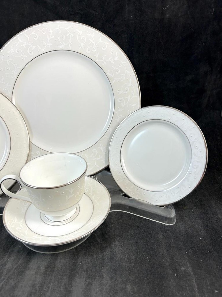 Lenox Opal Innocence 5 Piece Place Setting