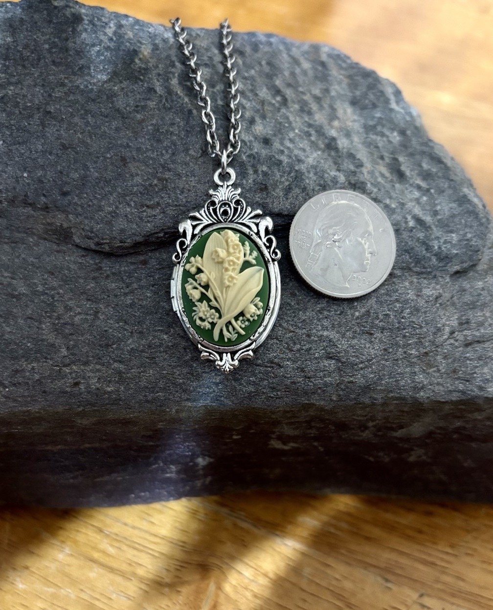 Green Lily of the Valley Cameo HIDDEN LOCKET Necklace Vtg Pillbox Stash Pendant