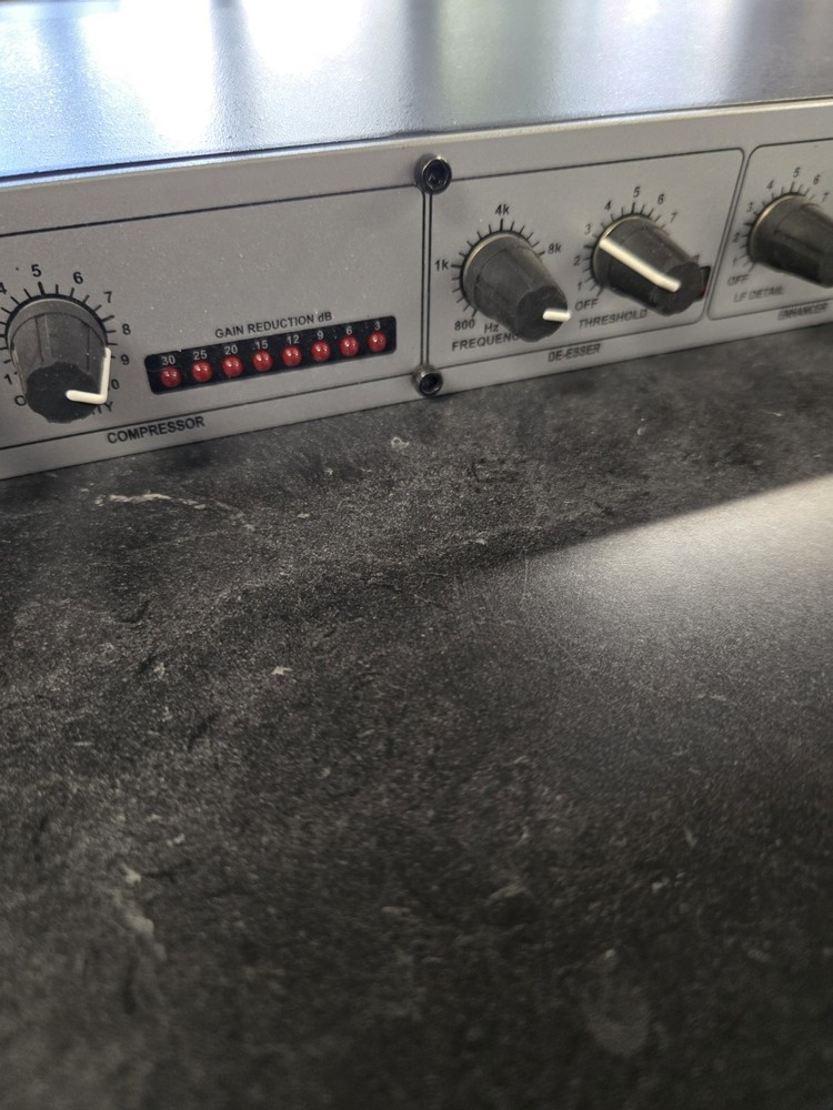 dbx 286s Mic Preamp Processor with 25' Low Noise XLR Cable