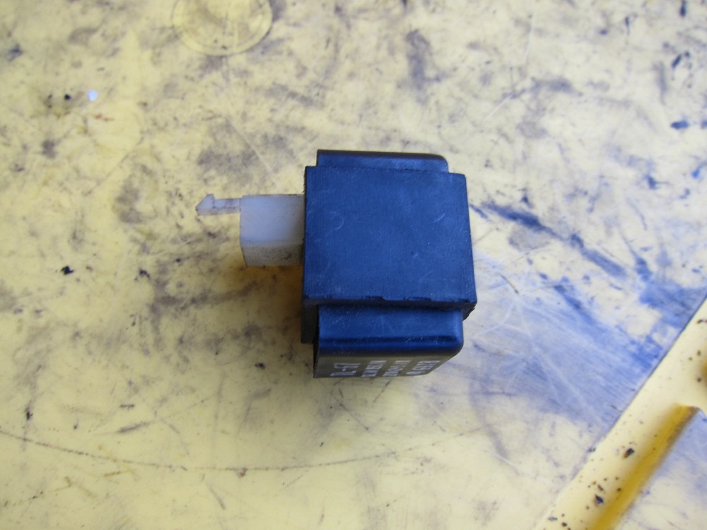 1995 Suzuki GS500 E OEM RELAY