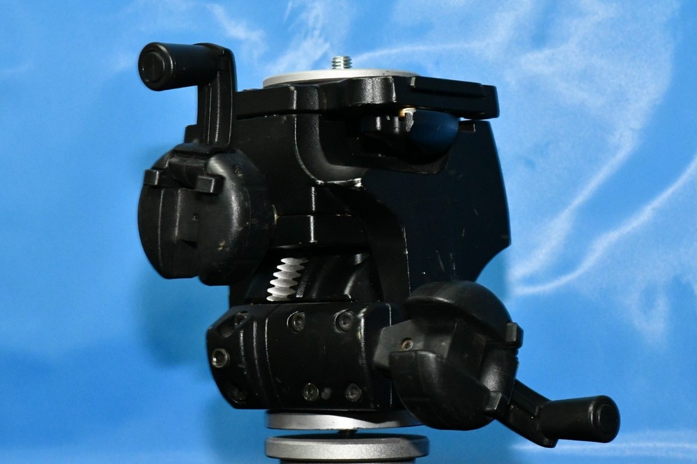 Manfrotto Geared Pan-and-Tilt Head with Select Quick Release Plates