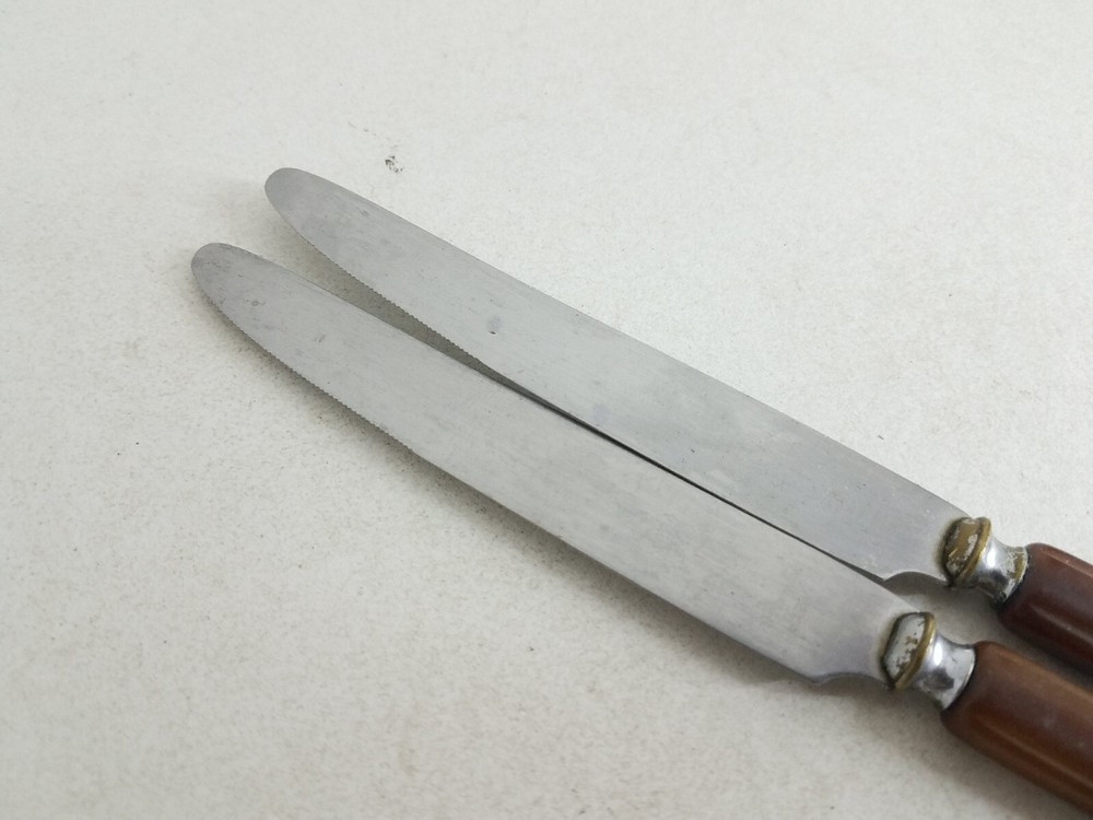 Butterscotch Bakelite Dinner Knives 2 pcs Brown Handles