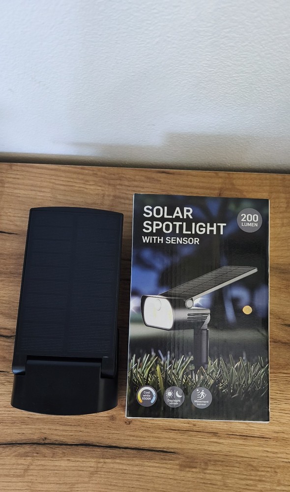 Outdoor LED spotlight light - solar panel - motion sensor IP65 6500k
