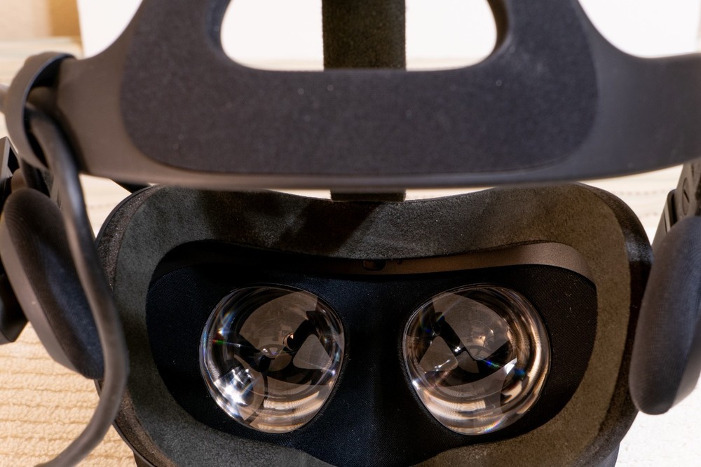 Oculus Rift - Virtual Reality Headset + Touch Controllers & 2x Sensors