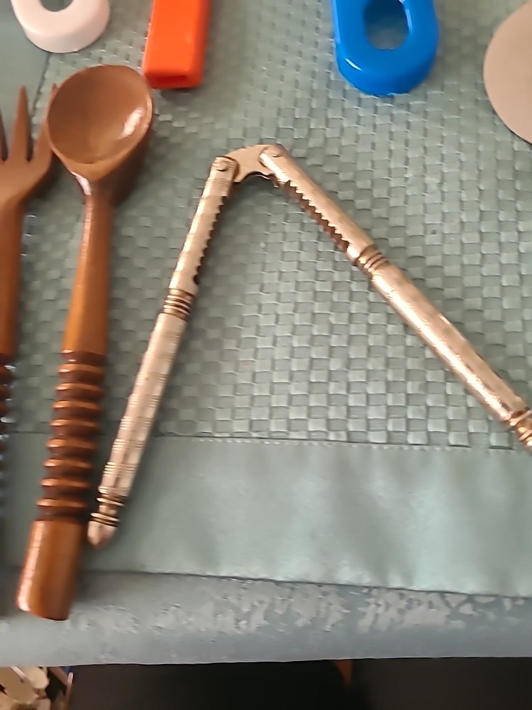 VINTAGE KITCHEN TOOLS (BIN TT)