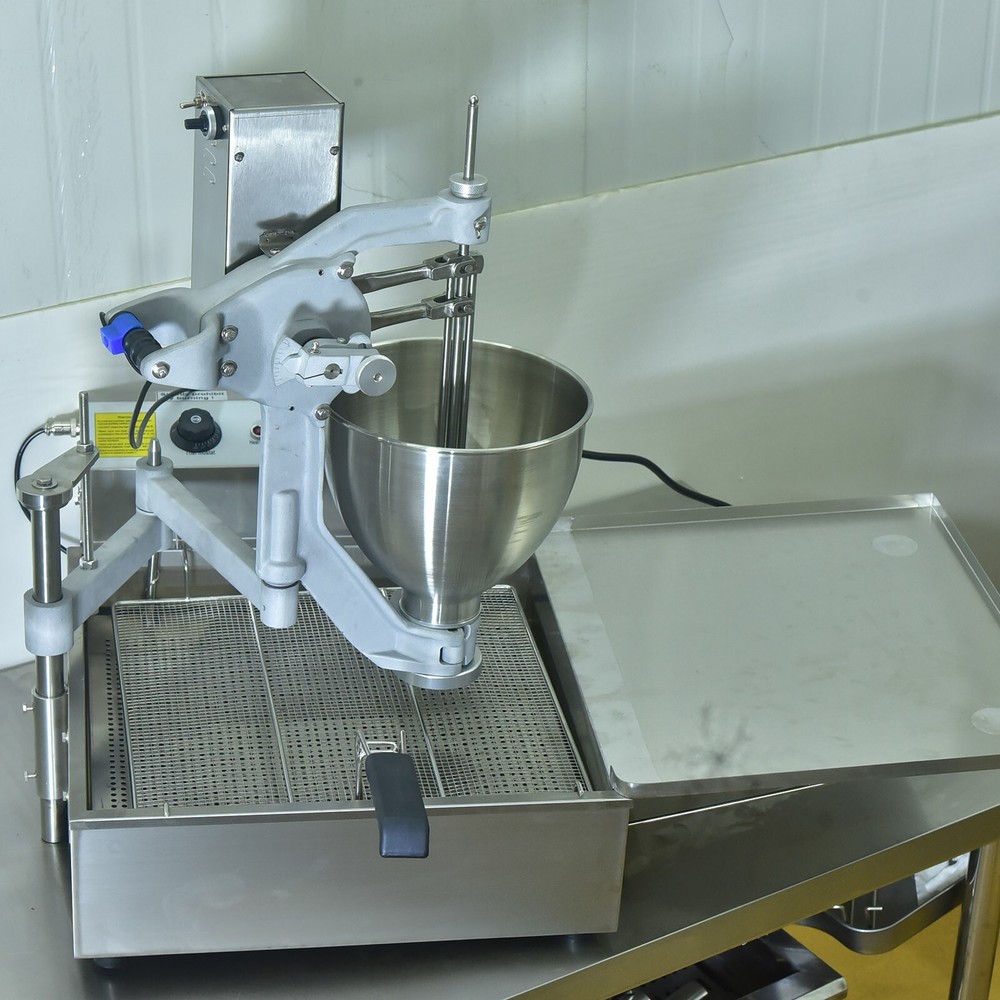 Kolice Commercial Automatic Frying Doughnut Maker Donut Machine 3 different mold