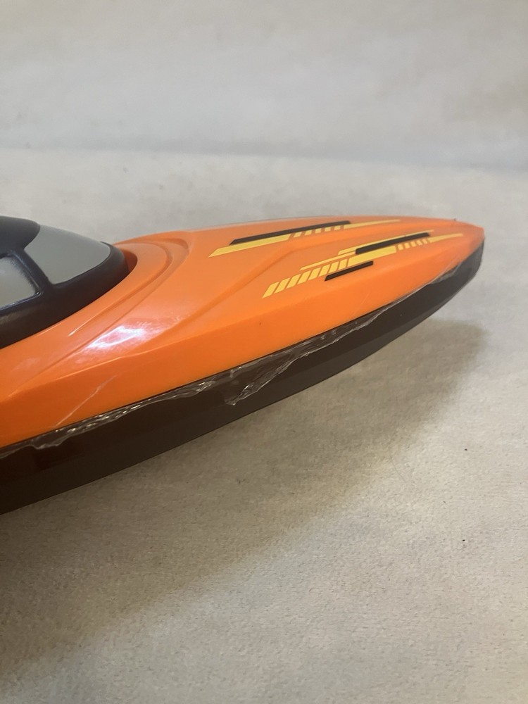 XVB Remote Control High Speed Full Function Speed Boat No remote/ Seems Glued