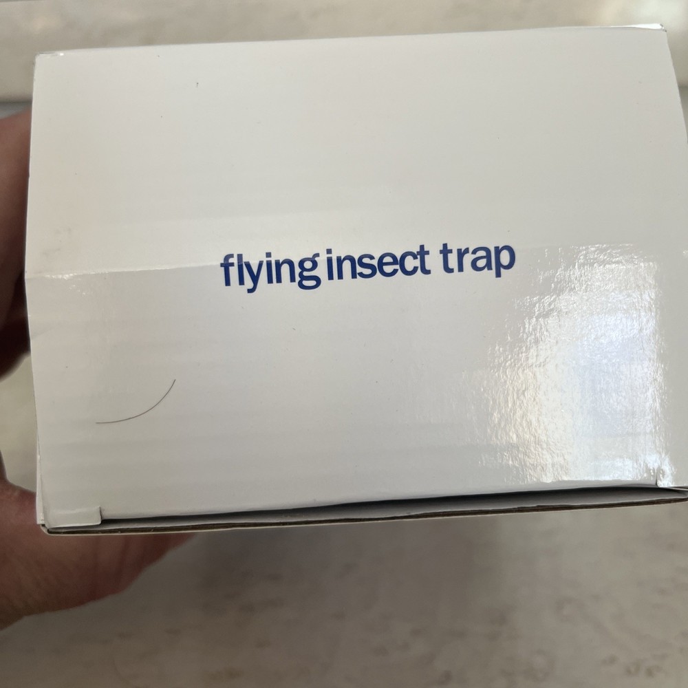 flying insect trap plug in