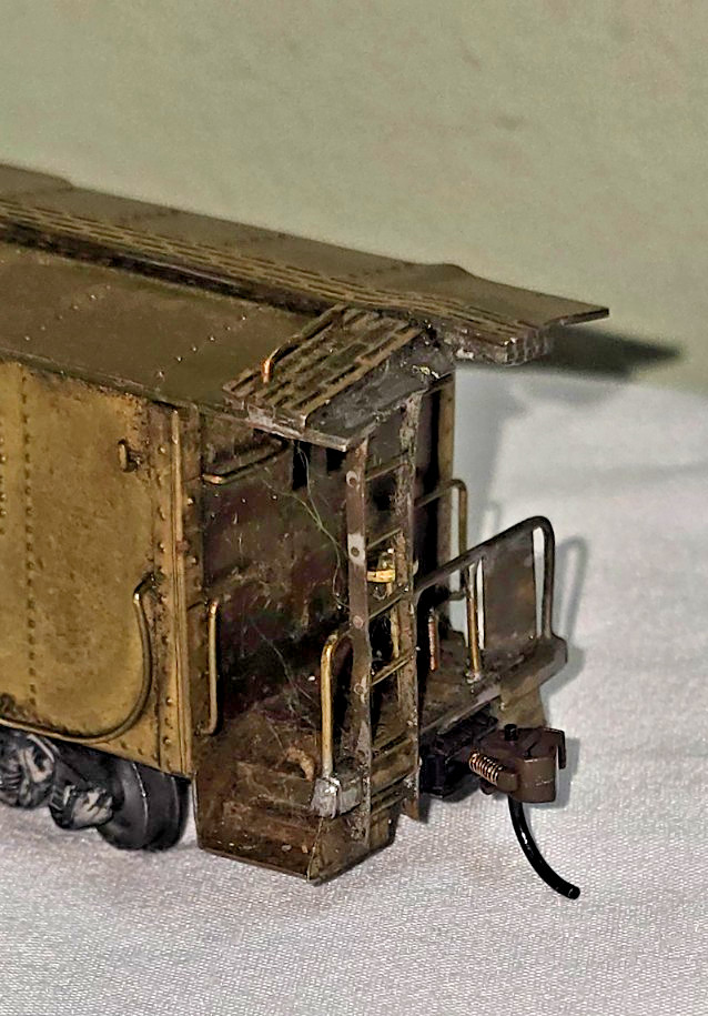 Vintage HO Gauge Unpainted Brass Metal Bay Window Caboose Knuckle Couplers READ