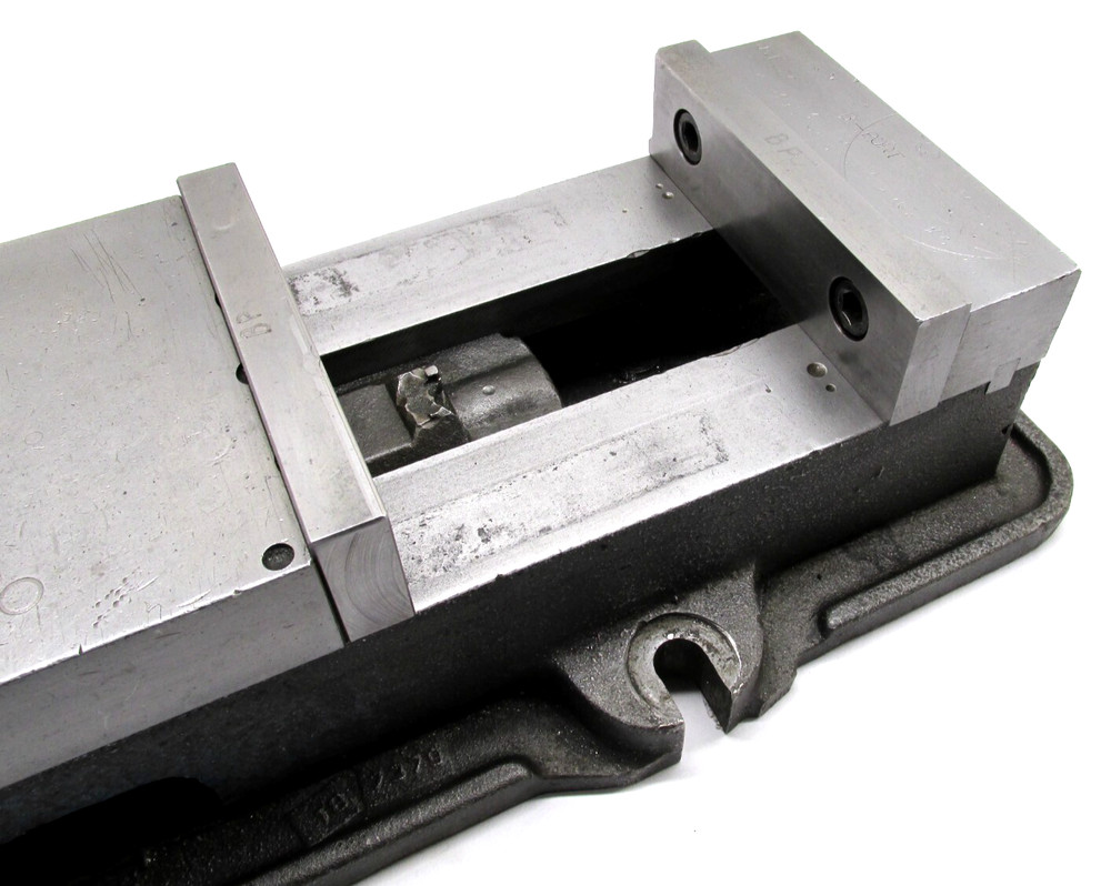 KURT ANGLOCK 6" MILLING MACHINE VISE w/ JAWS - #D60