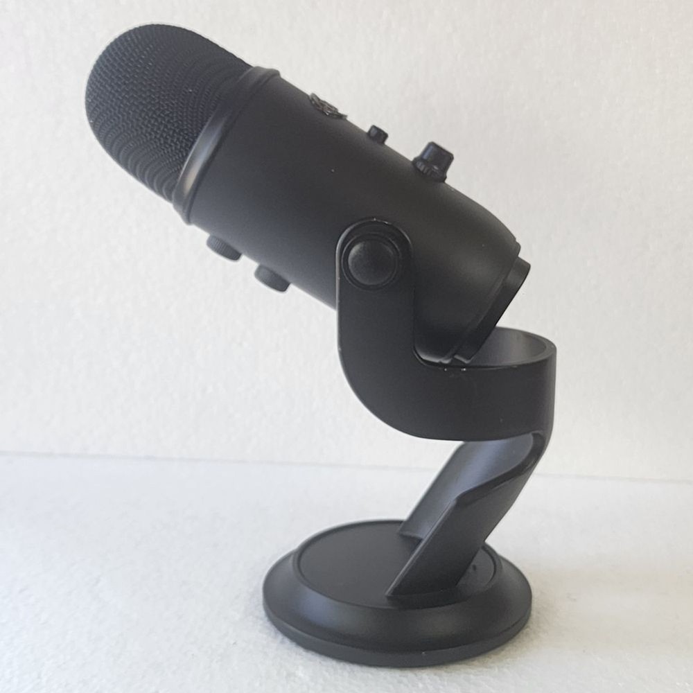 Yeti Blue Blackout Professional USB Desktop Microphone. Multi Pattern.