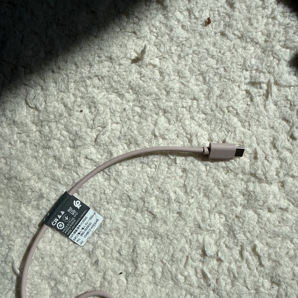 Pink Logitech Brio 300 Webcam