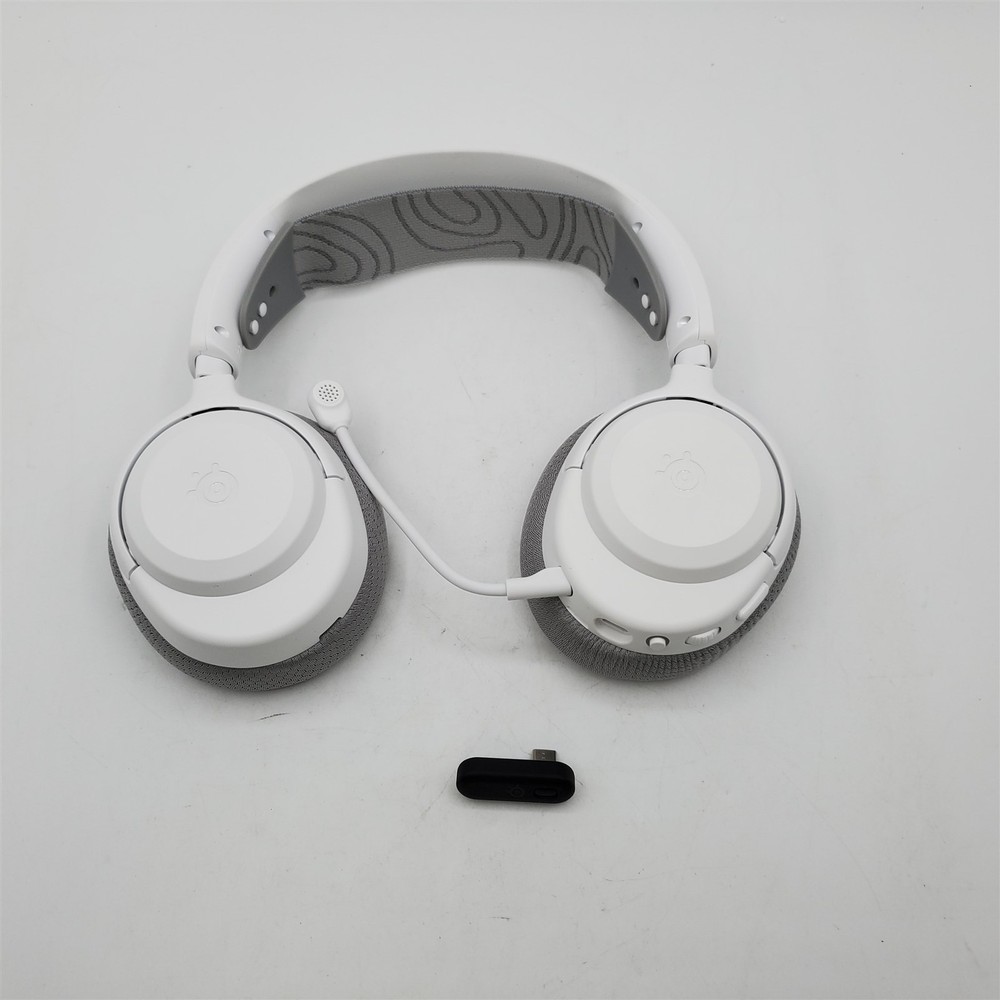 SteelSeries Arctis Nova 3P Wireless Multi-Platform Gaming Headset, White