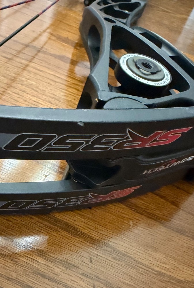 Bowtech Sr350 70 lbs right handed