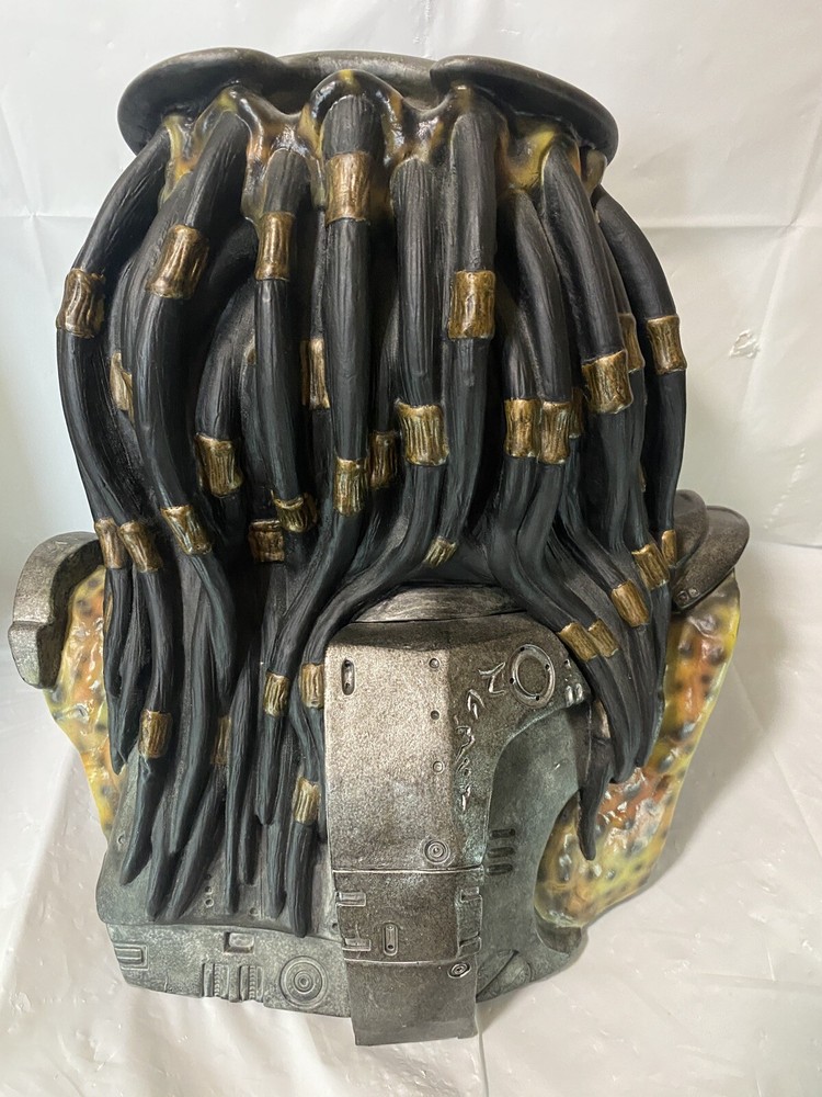 Predator Limited Predator Head Figure & Case Japan