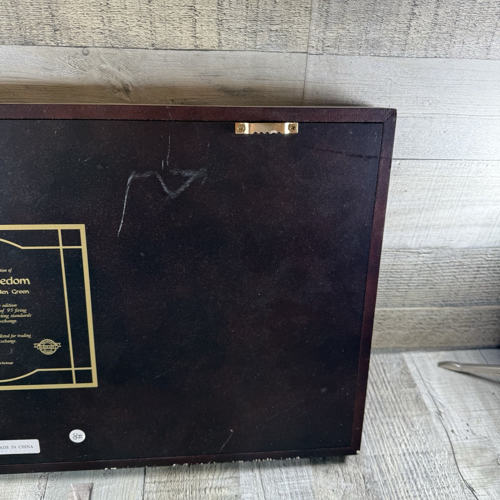 2005 Bradford Exchange LIGHT OF FREEDOM USMC Limited Edition Stain Glass Light