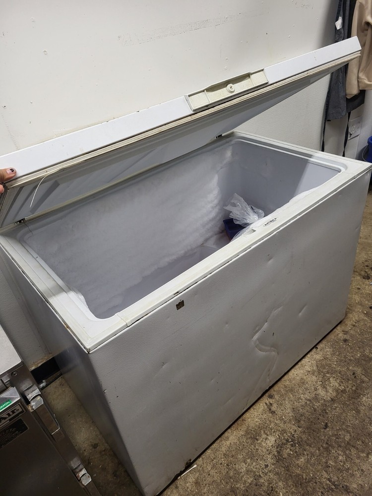 WHIRLPOOL EH151FXTQ01 Chest Freezer - USED