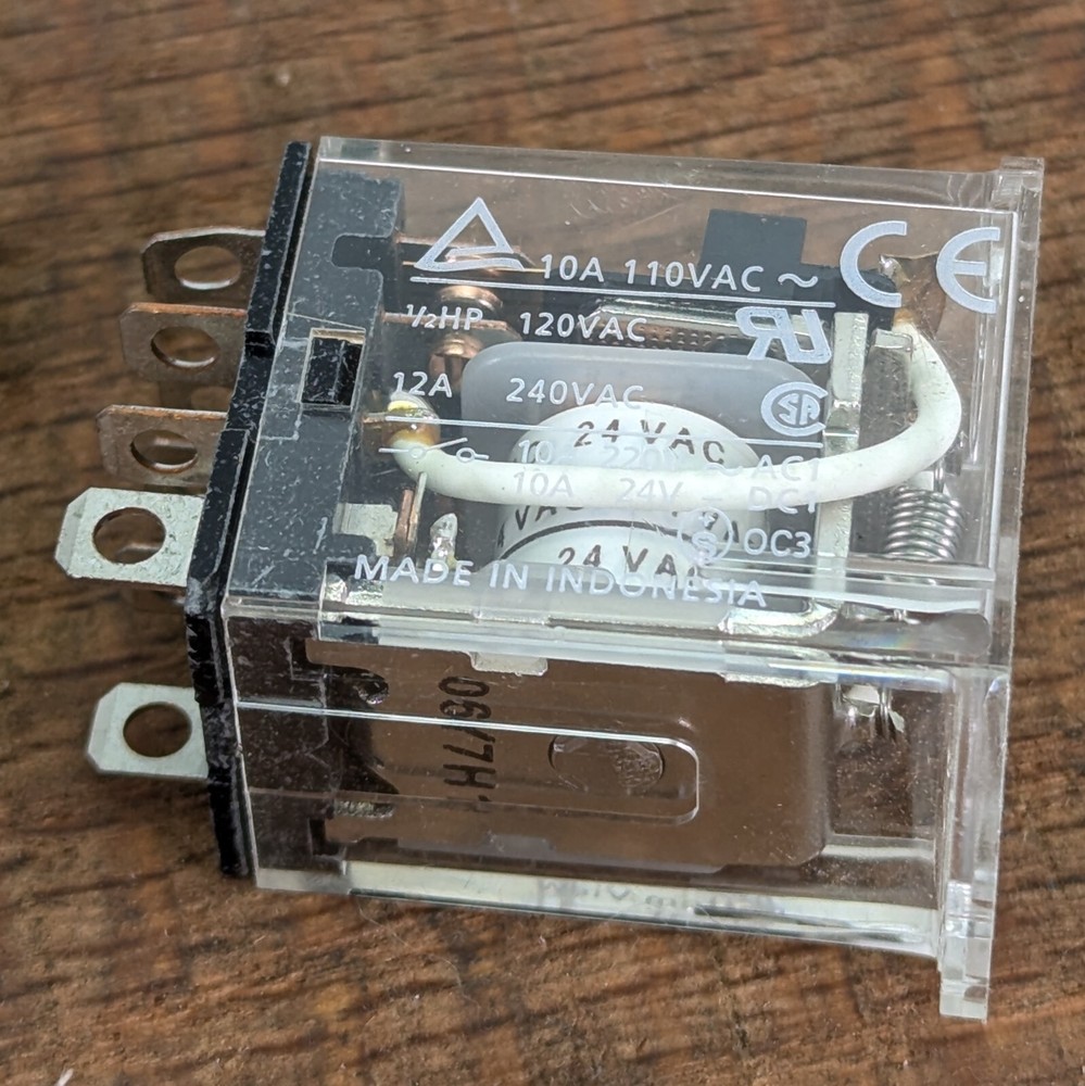 2xOmron Flange Relay LY2F 24VAC 8-Pin !845