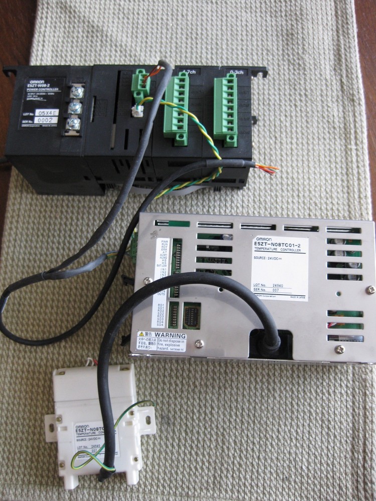 Omron E5ZT-N08TC01-2 Temperature Controller w/ E5ZT-W08-2 Power Controller Cable