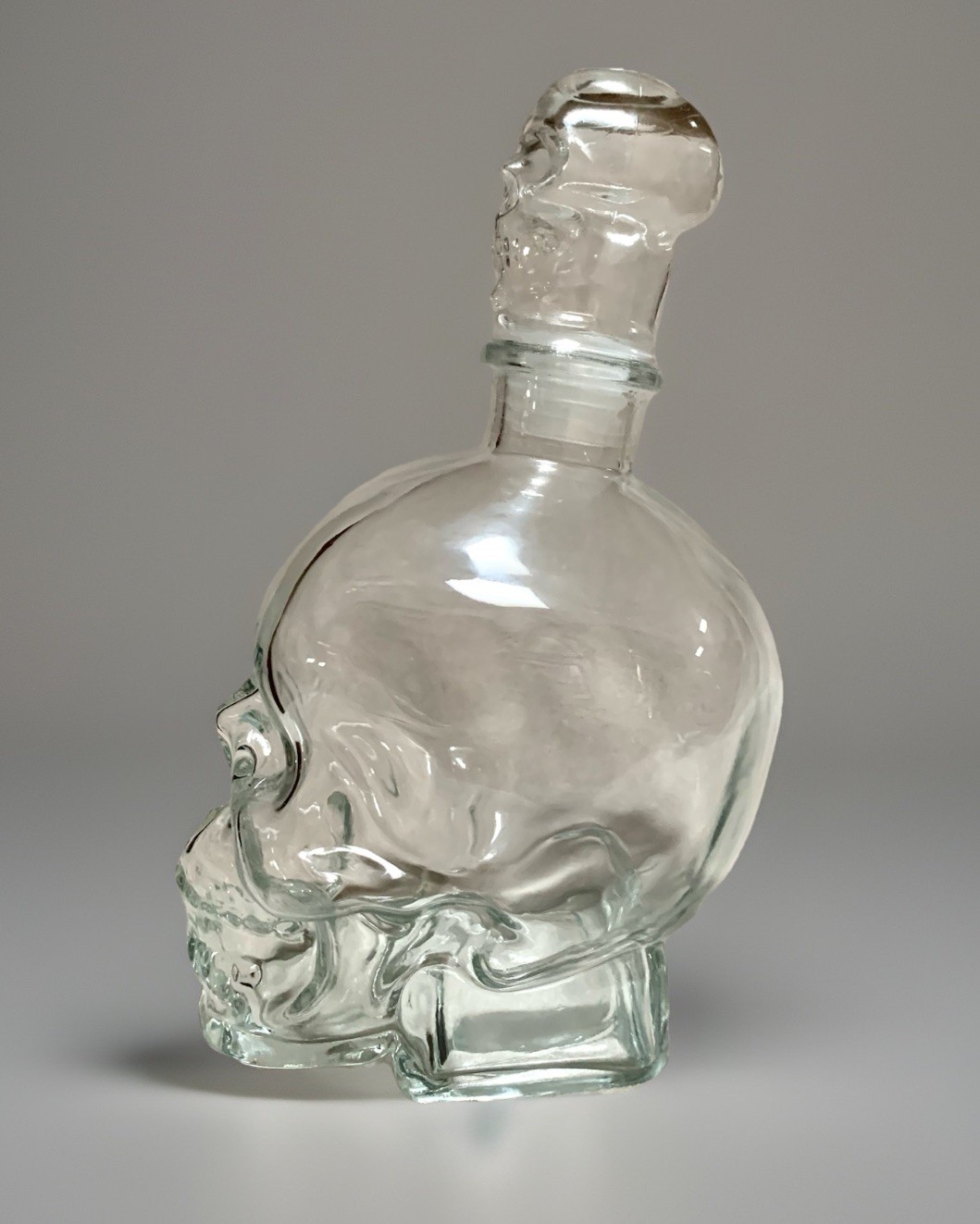 NEW 3D Figural Skull Clear Glass 26.5oz Decanter w/3D Mini Skull Stopper