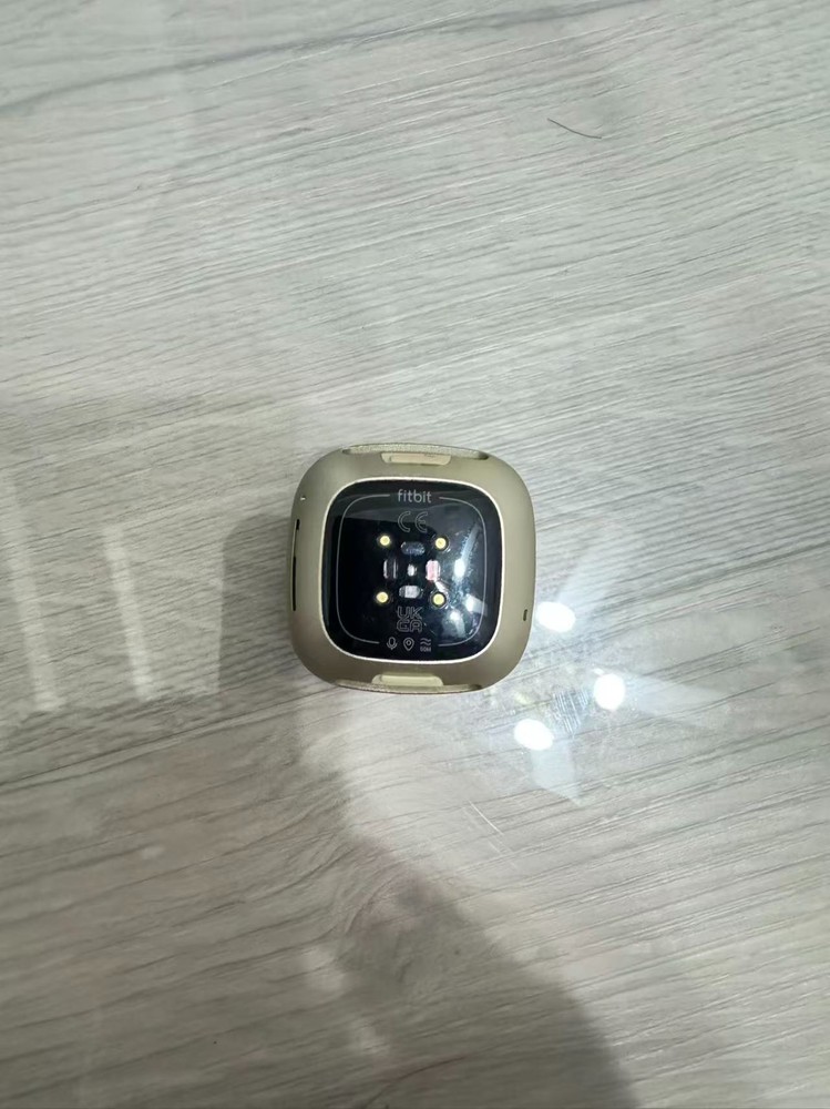 [TESTED] Fitbit Versa 3 - Data Cleared - GOLD [Grade A]