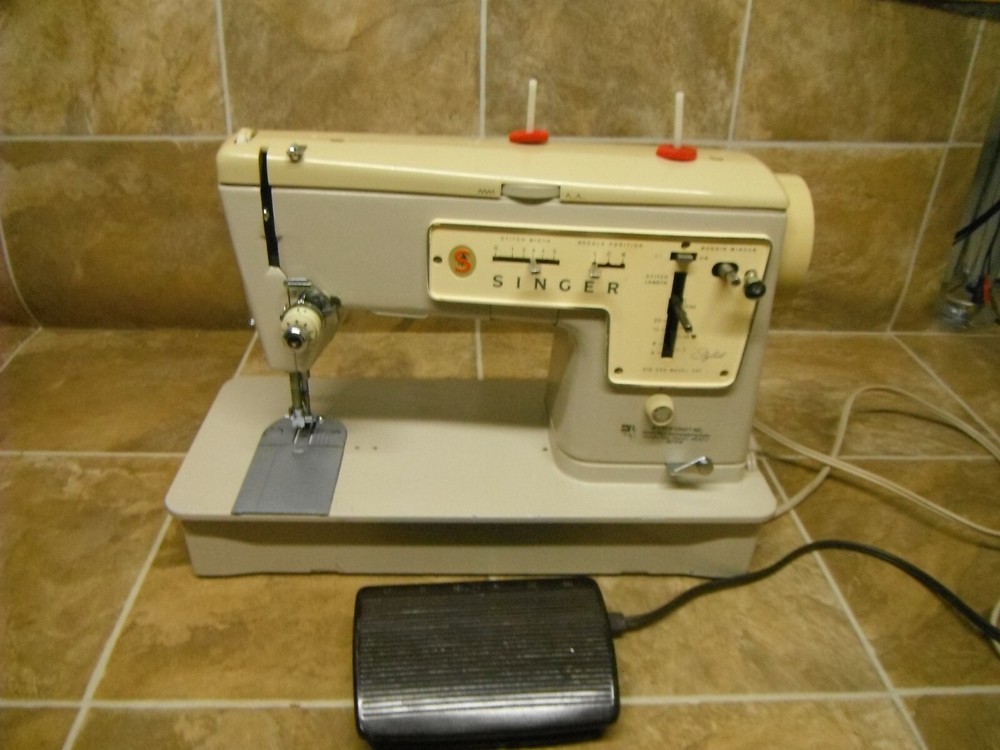 VINTAGE 60's Singer Zig-Zag Model 457 Sewing Machine - Works
