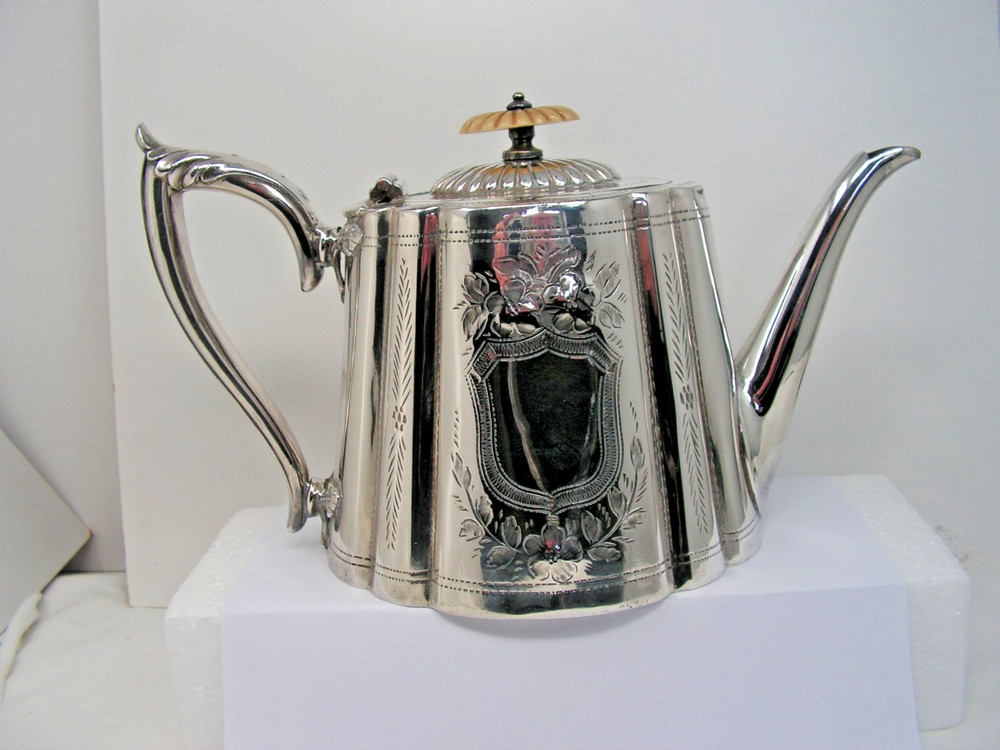 ANTIQUE DECORATIVE VICTORIAN SILVER PLATED TEAPOT