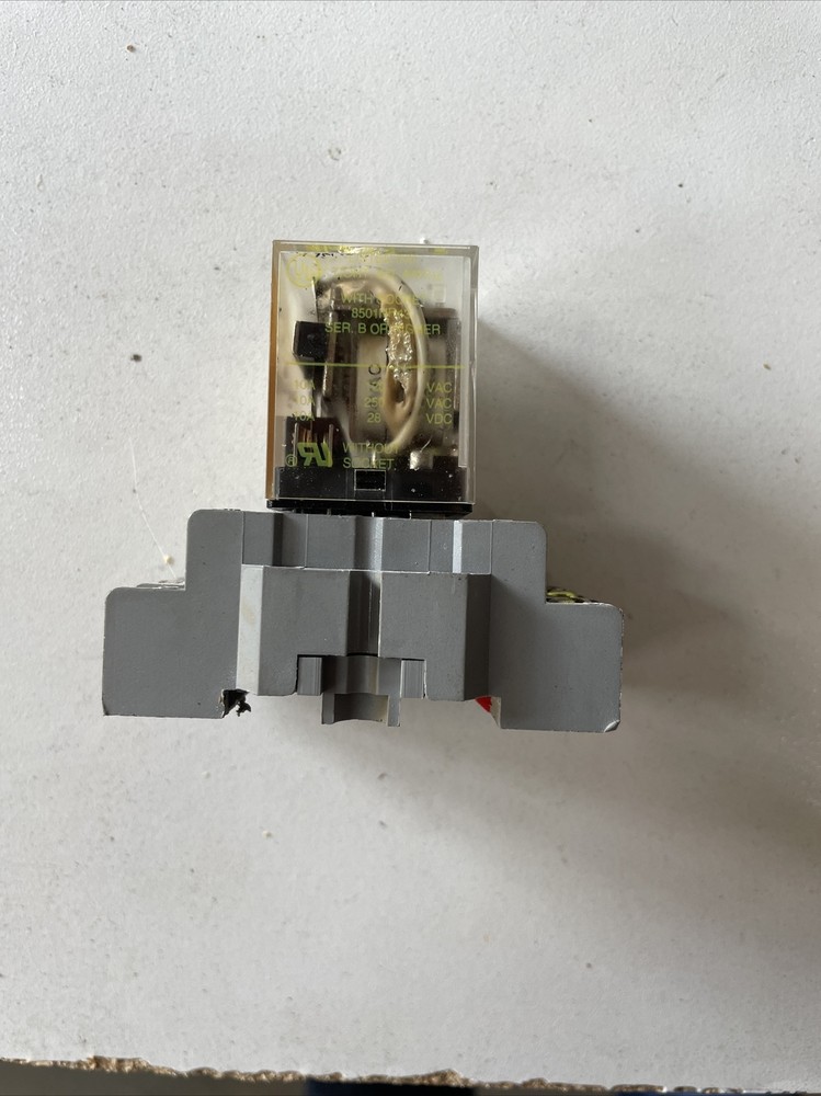 1) Square D 8501NR43 SER B 10A-300V Relay And Socket Base