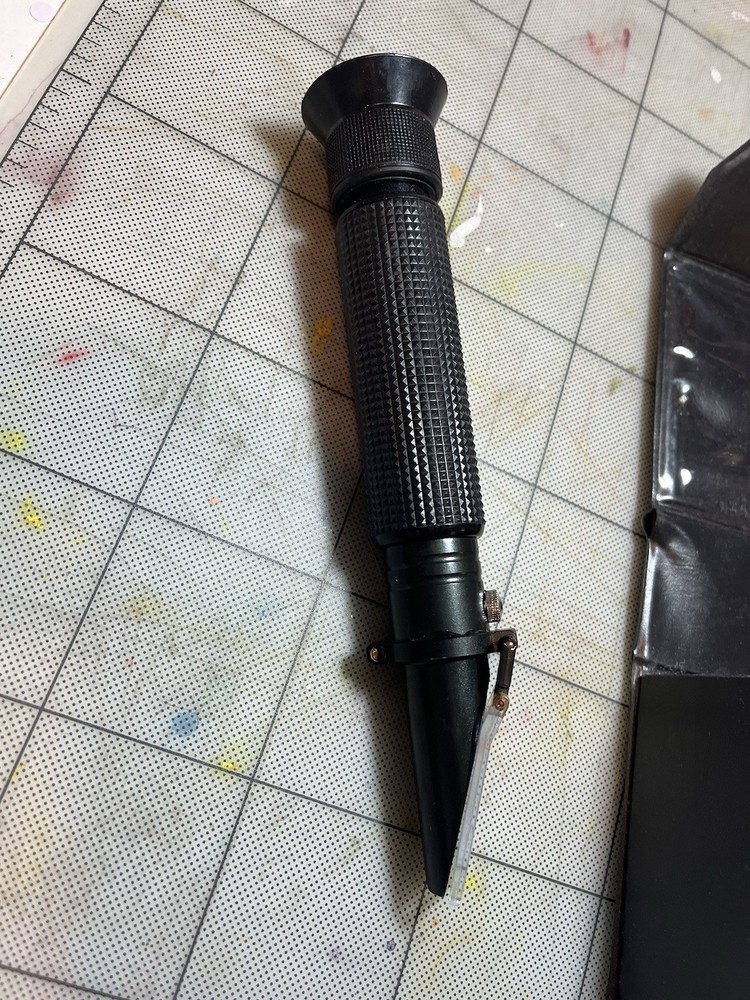 Milwaukee 0-100% Salinity REFRACTOMETER Mr100atc