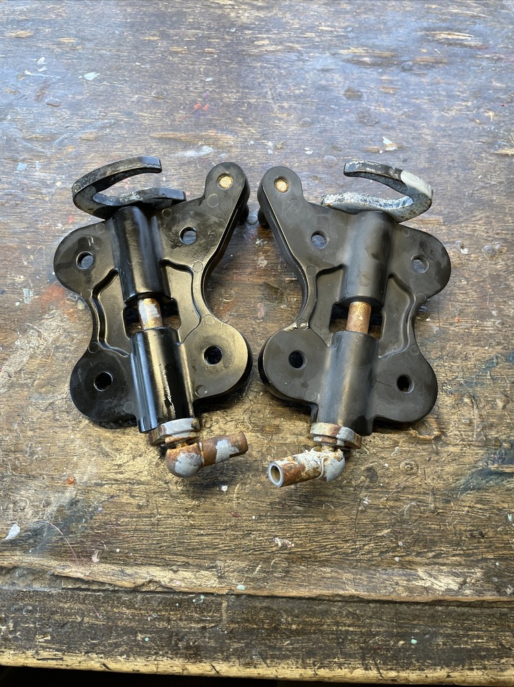 Chrysler Crossfire Convertible Upper Latch Pair Used Front.