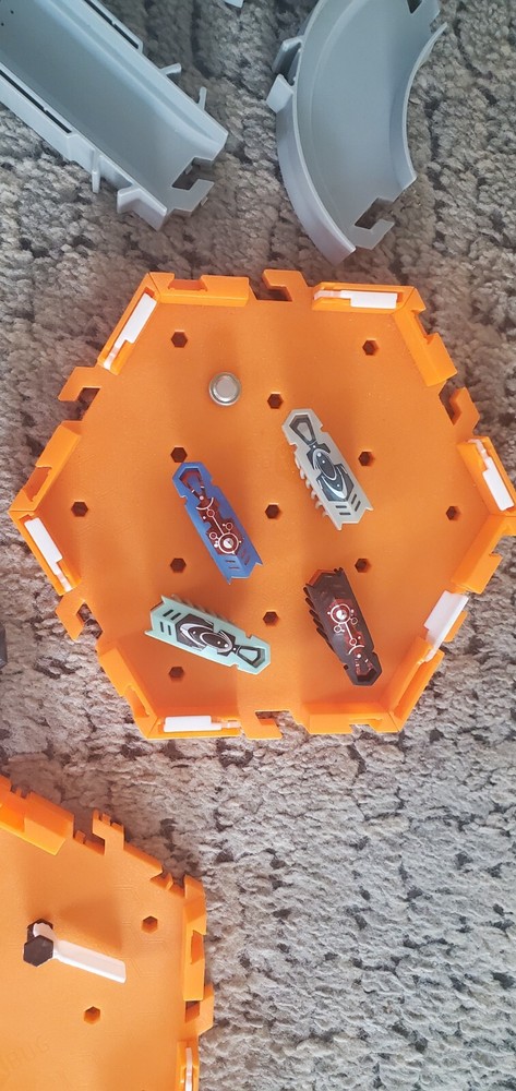 Hex Bugs Set 4 Bugs + 1 Battery Tracks Platforms Risers Tunnels