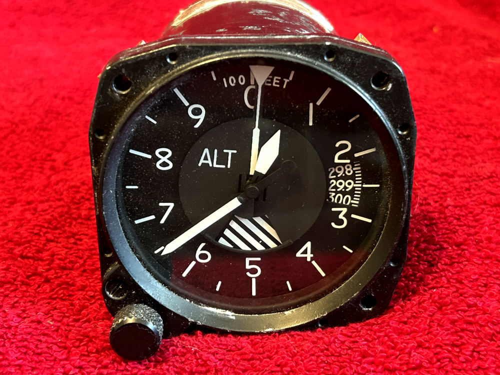 UNITED INSTRUMENTS ALTIMETER P/N 5934-A66