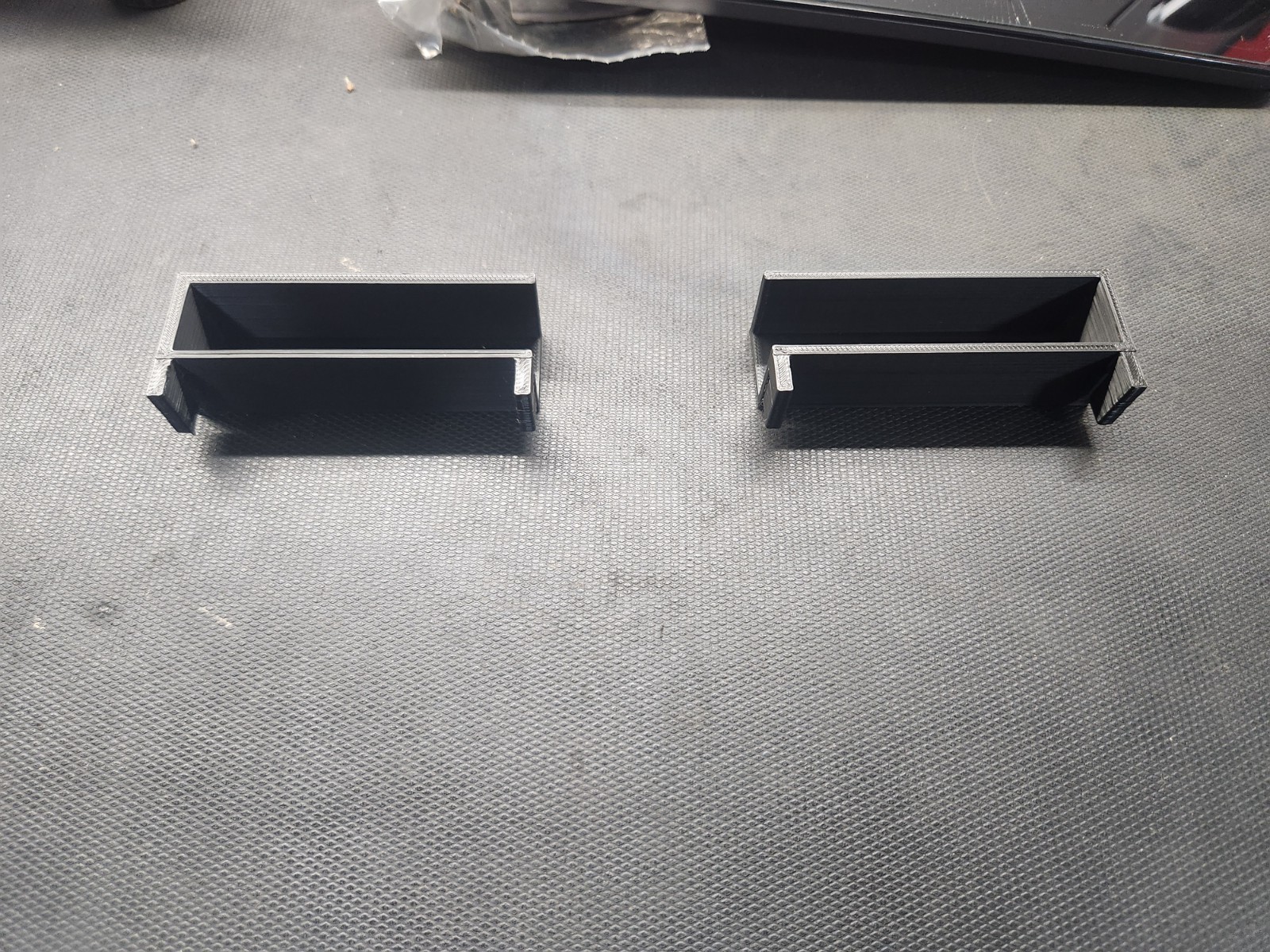 US GENERAL / ICON TOOL BOX HUTCH TABLET MOUNT (Tablet Not Included)