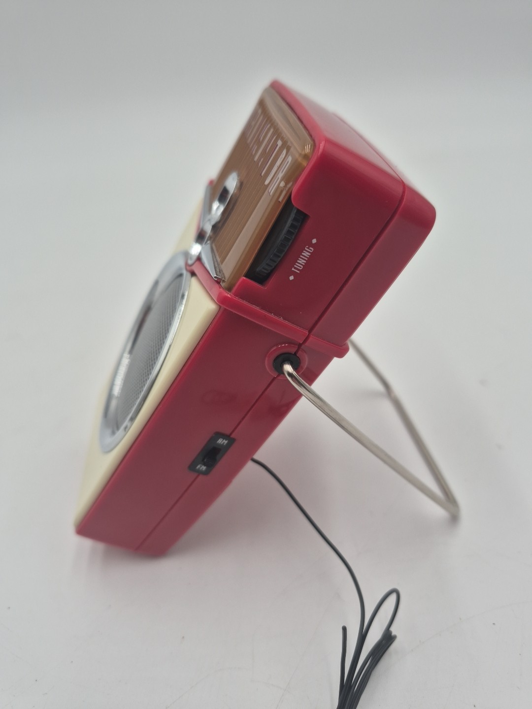 1960's-style Summer Nostalgia Beach Boys Transistor AM/FM Radio