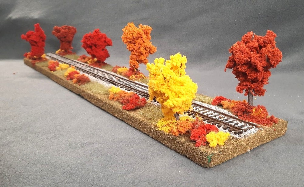 HO SCALE 24" SINGLE TRACK DIORAMA TRAIN DISPLAY -"FALL FOILAGE SCENE"