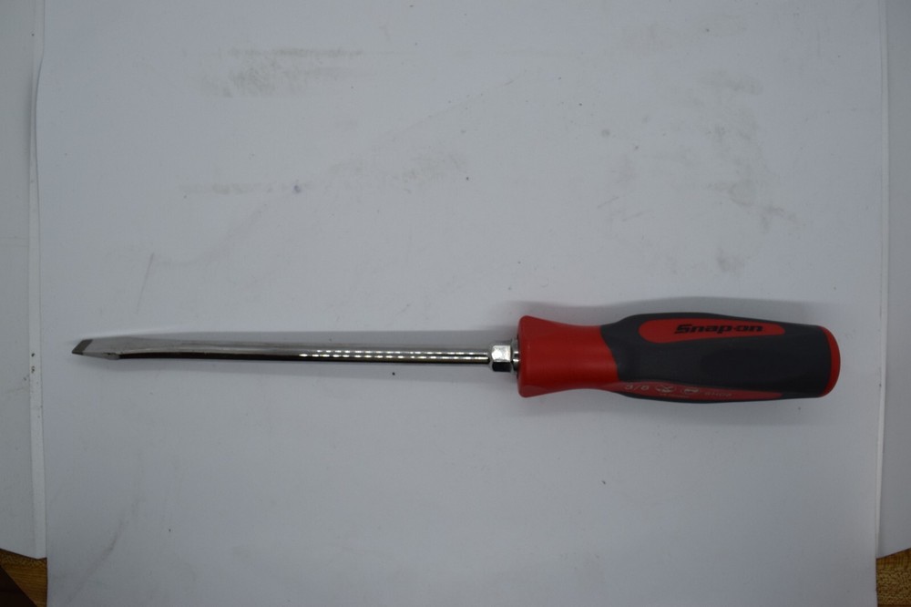 Snap-On SHD8 Flat Tip Instinct® Hard Grip Standard Screwdriver (Red)